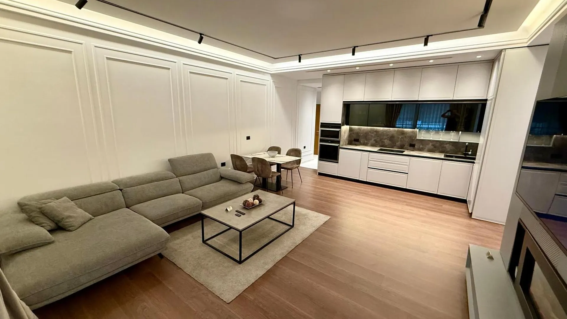 Daire Queen'S Luxury Apartaments Delijorgji Tiran