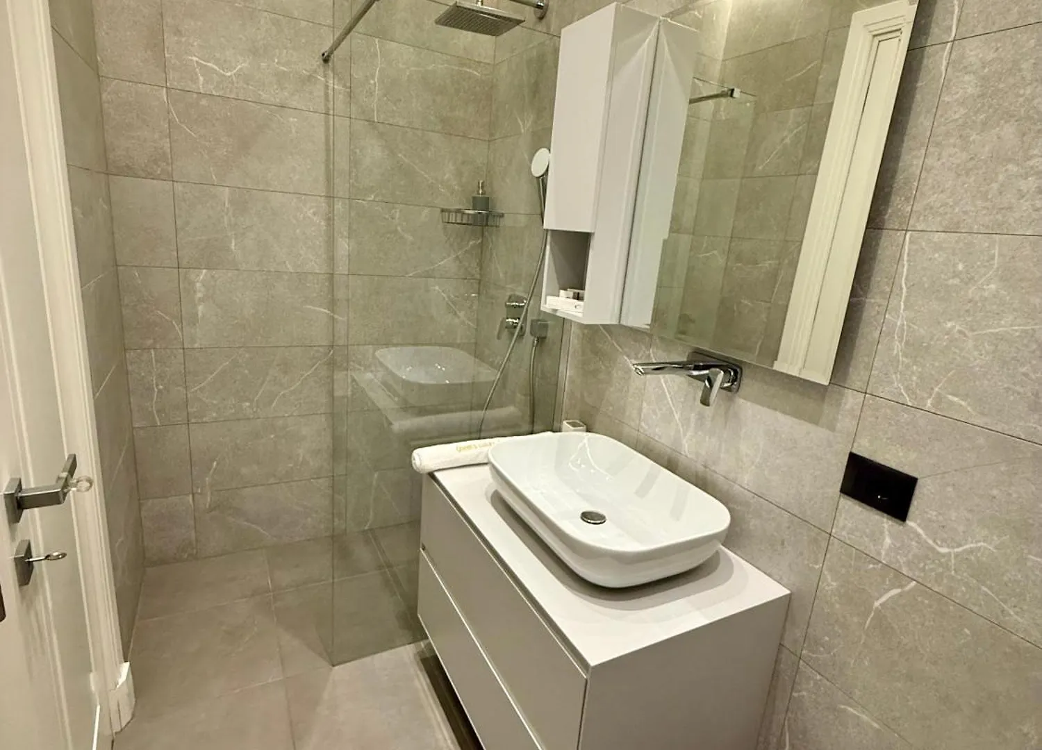 Queen'S Luxury Apartaments Delijorgji Tiran 0*,
