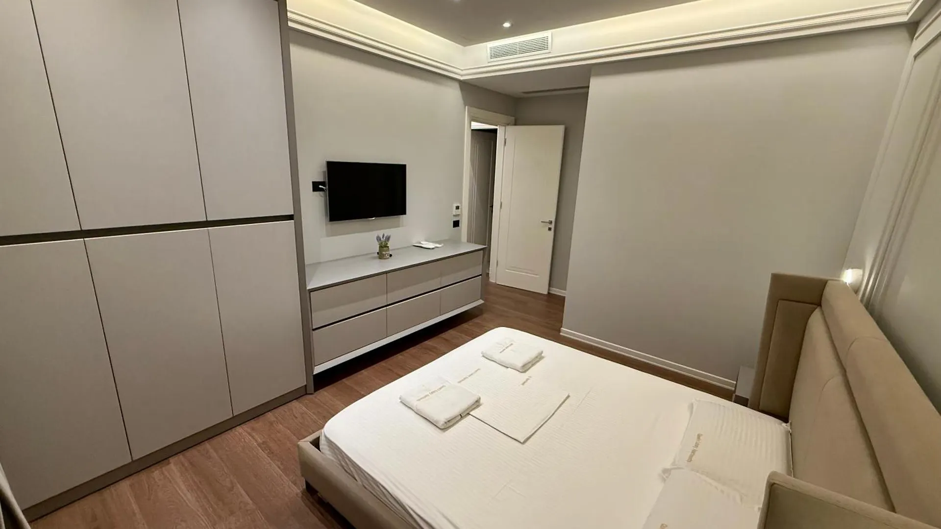 Queen'S Luxury Apartaments Delijorgji Tiran Daire