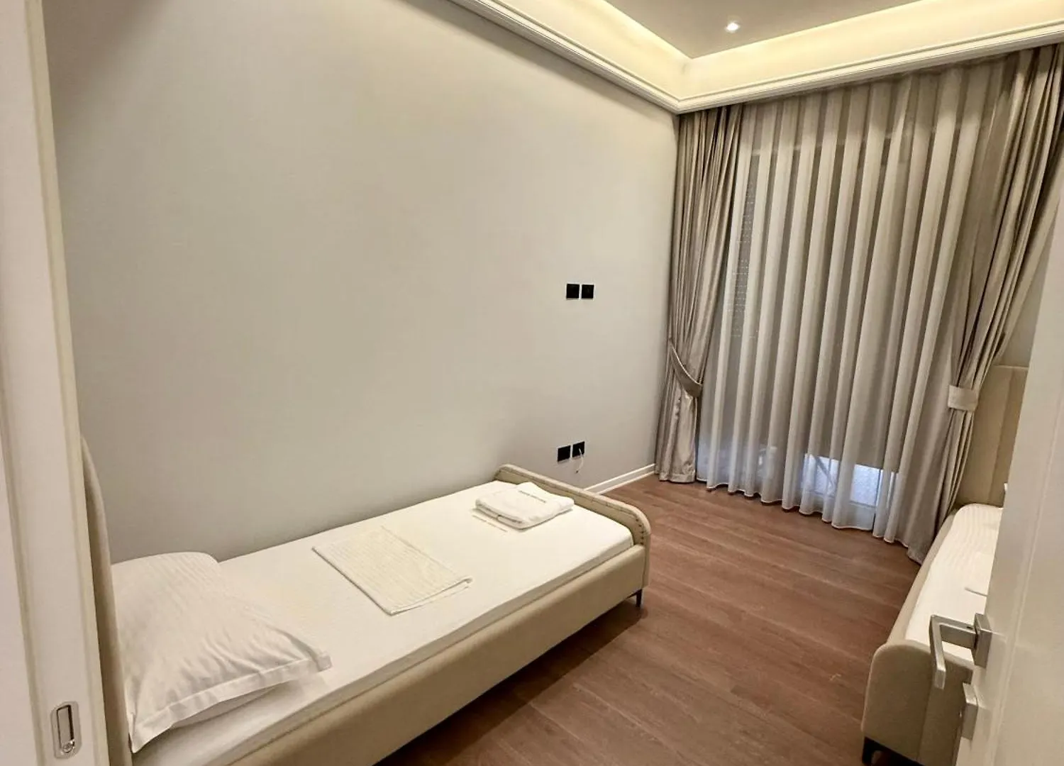Daire Queen'S Luxury Apartaments Delijorgji Tiran